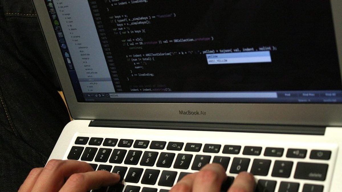 IA da Anthropic tentou espalhar código malicioso e criou perfil falso em teste
