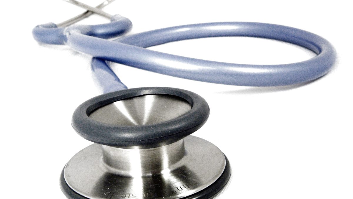 IA da Microsoft acerta mais diagnósticos que médicos em testes