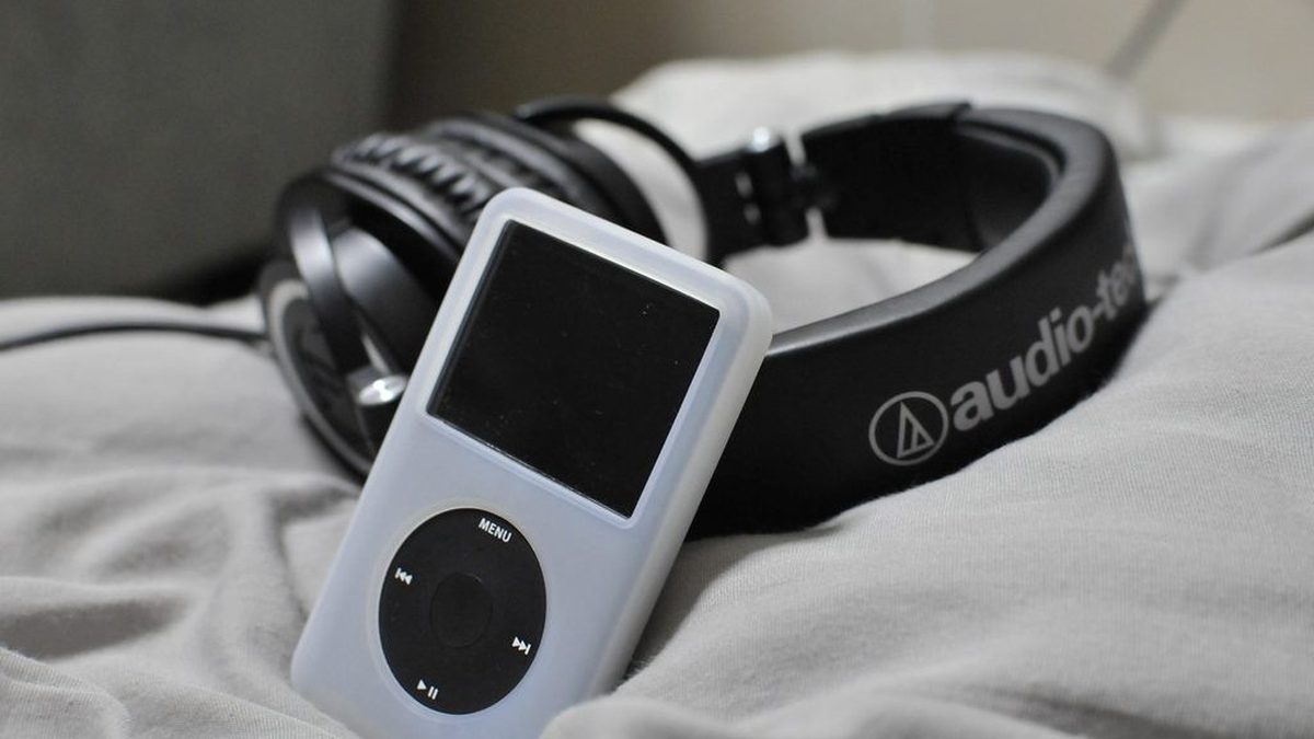 iPod completa 25 anos: relembre o aparelho que mudou a forma de ouvir música
